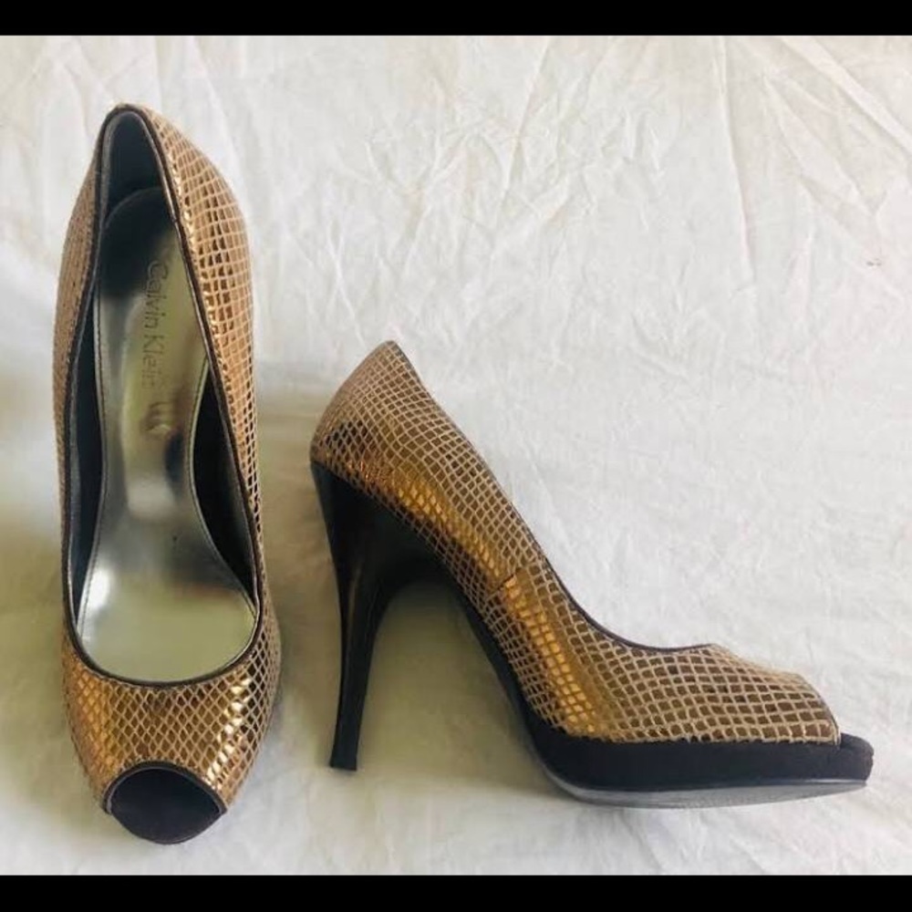 CALVIN KLEIN Gold Metallic Peep Toe Heels business